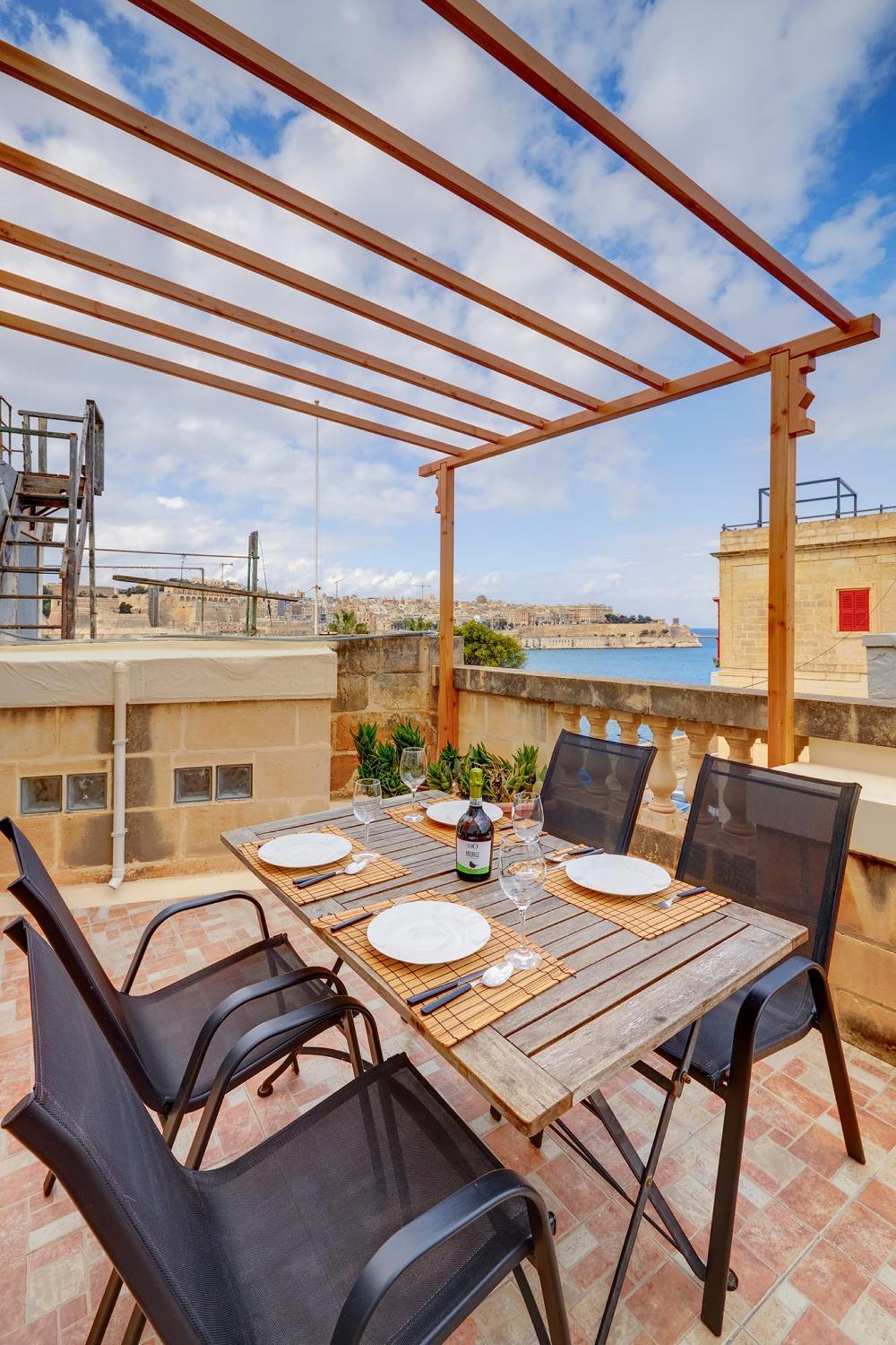 Traditional Maltese Townhouse, Roof Terrace And Views セングレア エクステリア 写真
